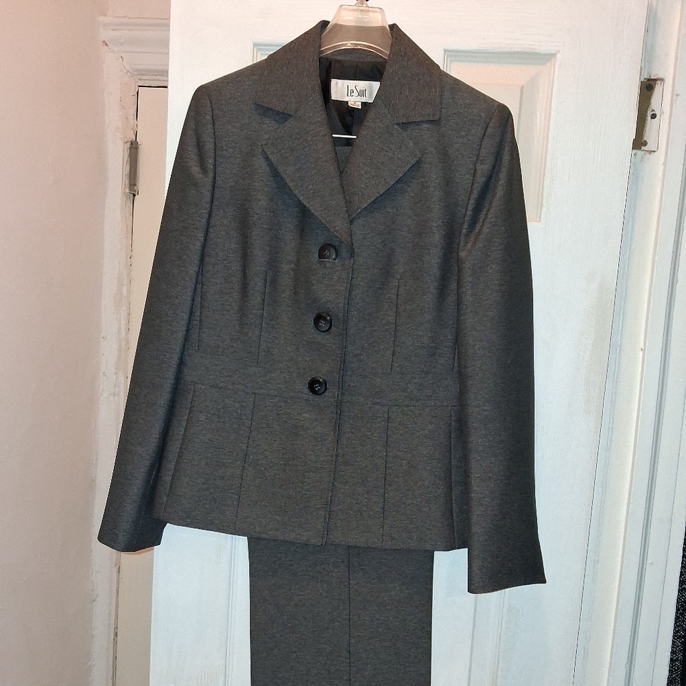 Le Suit Gray Women's Blazer and Pant Two-Piece Set
